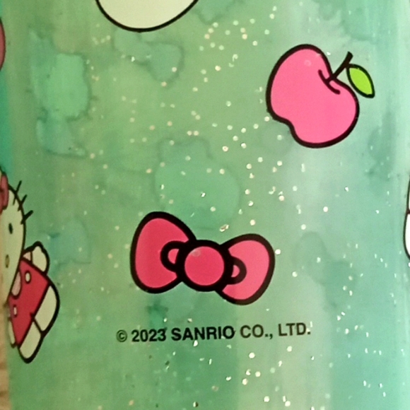 Hello Kitty 30 oz Water Bottle - Picture 6 of 6